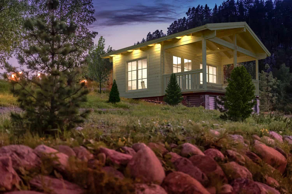 Agneta M (5x6,5m | 18,8+12,5m² | 44mm) Kesämökki tilavalla terassilla