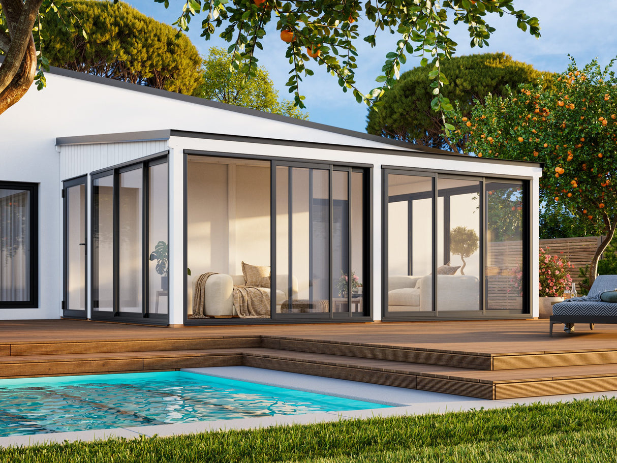 Lumi XL (5,8x4,2 m | 23,3 m² | 120x120 mm) Tilava kiinteä lasipaviljonki tai kesähuone pihaan