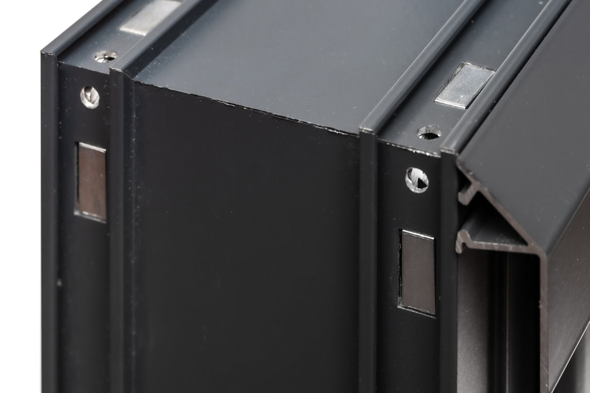 Andrea L+ (8,3x3 m | 15,2 + 7,9 m² | 44 mm) Pihamökki liukuovella, katoksella ja sivuvajalla