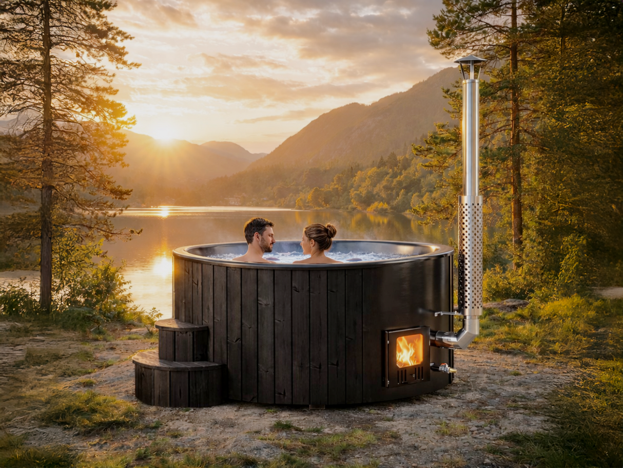 Solace M Blackline (d200cm | 6-hengen) Pyöreä puulämmitteinen kylpytynnyri integroidulla puukiukaalla - LED & lämpökansi sisältyy